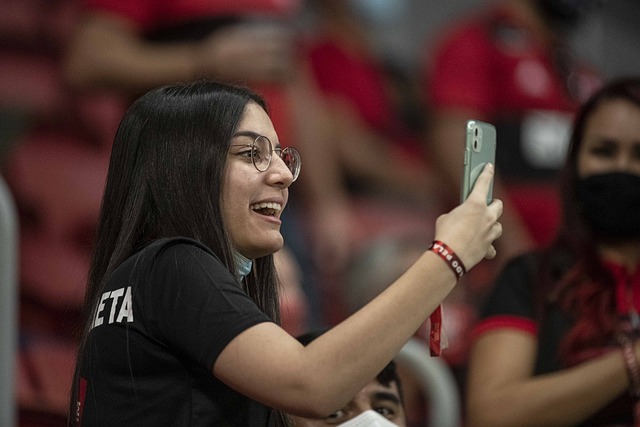 湖人前场多 湖人前场多