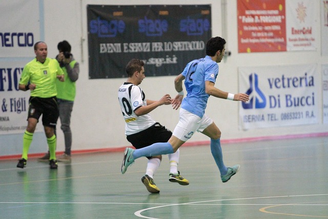 足球需要更 足球需要更